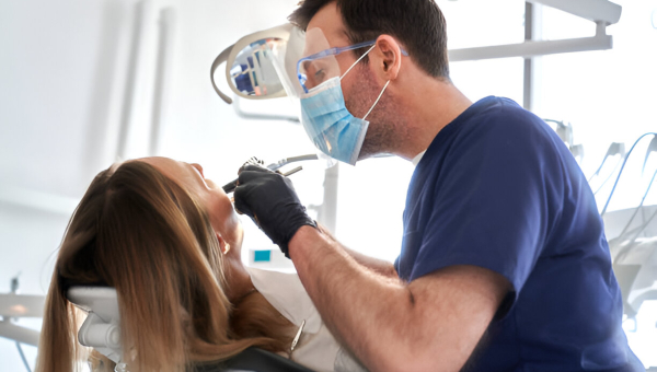 Do You Really Need a Tooth Extraction in Houston? Key Signals to Look For